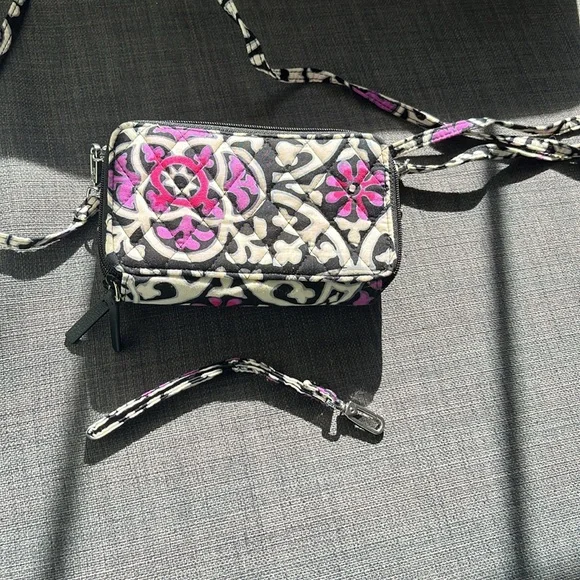 Vera Bradley crossbody/ wristlet - Picture 6 of 6